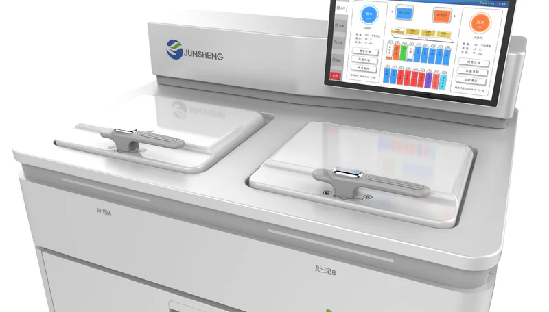 Reagent station and bottle management on a tissue processor